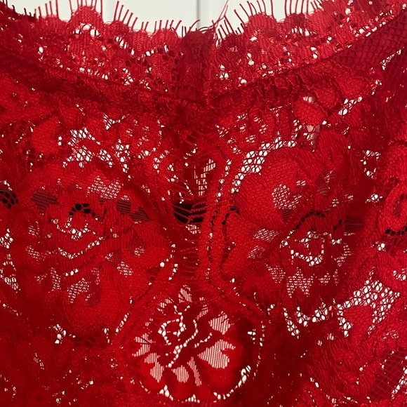 **sold** Free People open back red lace and polyester top - Picture 4 of 8